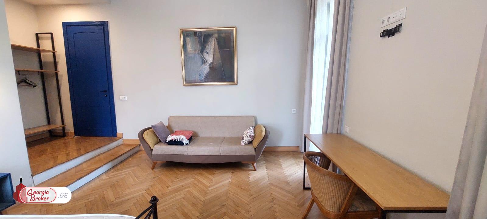 ქირავდება ახალი გარემონტებული 6 ოთახიანი ბინა ვერის პარკთან